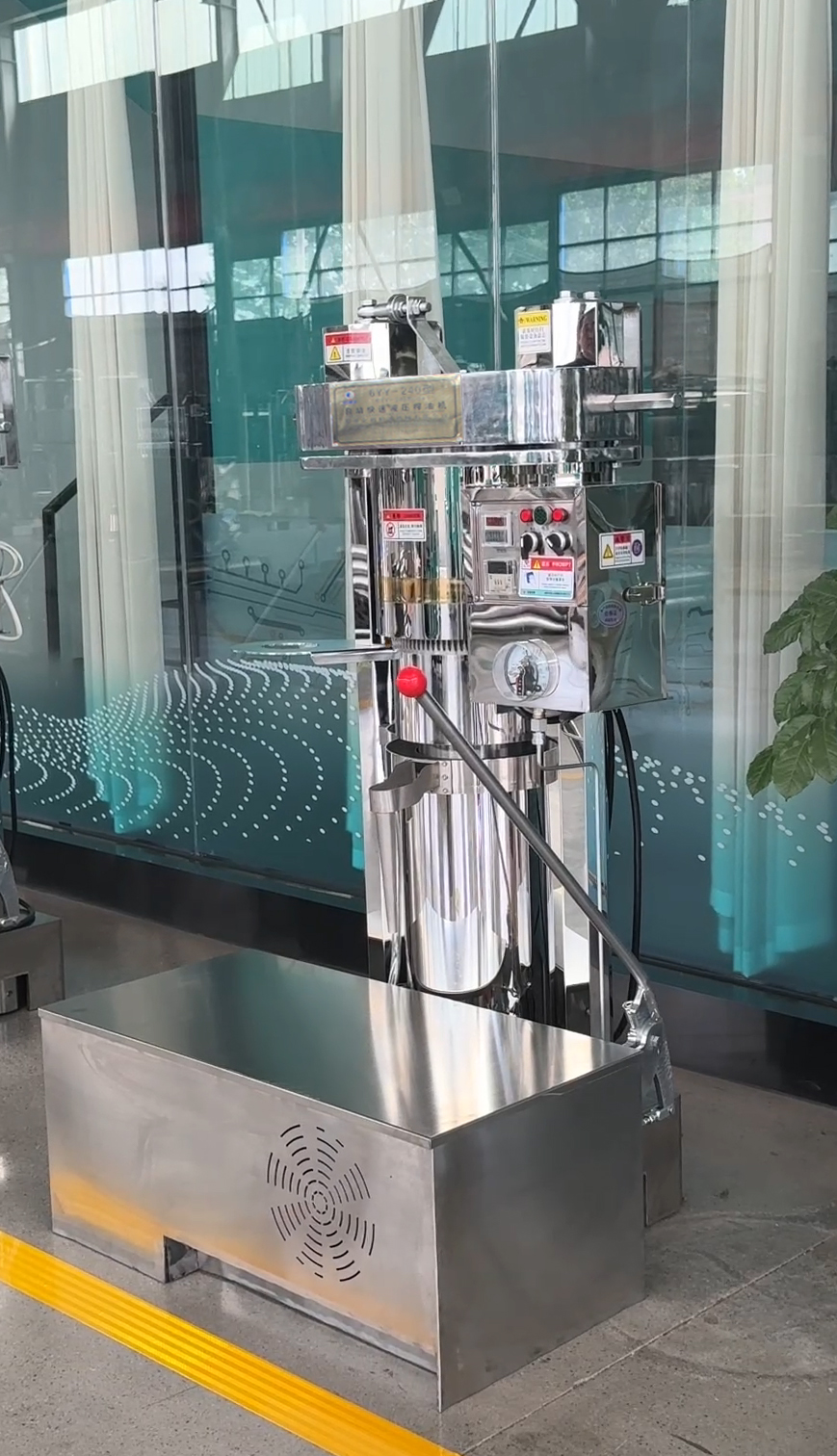 液壓榨油機6YY-240.jpg 液壓榨油機6YY-240.jpg